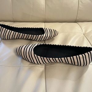 Kelly & Katie ballet flat. Size 9.5. Black/white